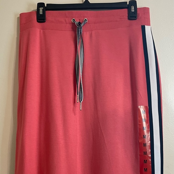 Women’s Tommy Hilfiger 3/4 Skirt Pink White & Navy Blue Size Medium Side Stripes - Picture 1 of 8